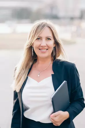 Alyssa Bilous, Vancouver, Real Estate Agent